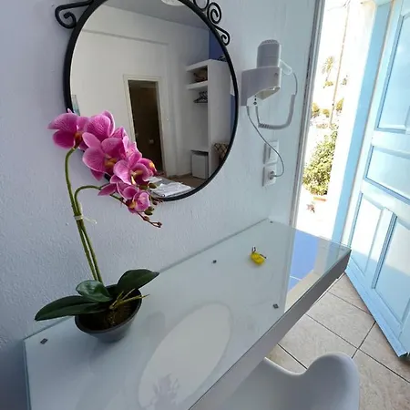 Stella Nomikou Aparthotel Firostefani