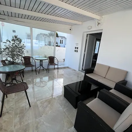 Stella Nomikou Aparthotel